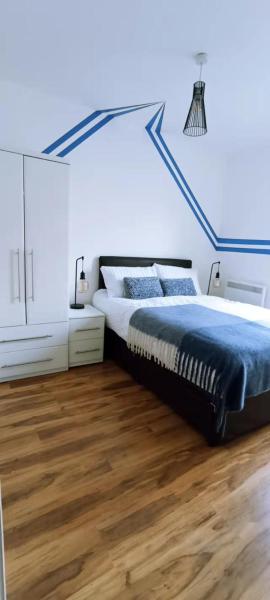 Blue Escape--Lovely 2beds 1bath with free parking